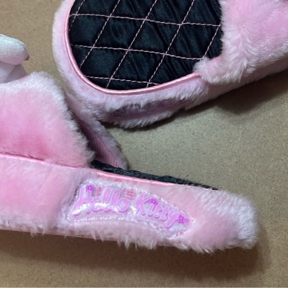 SANRIO VINTAGE HELLO KITTY PINK PLUSH SLIPPERS - Picture 2 of 4
